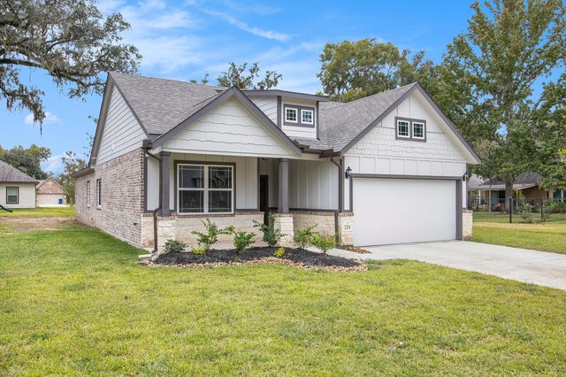 221 Inwood Drive, West Columbia, TX 77486