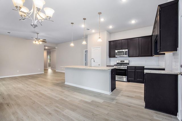 221 Inwood Drive, West Columbia, TX 77486