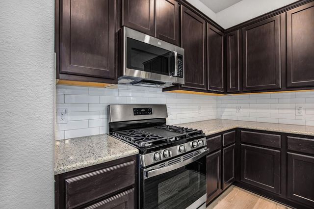 221 Inwood Drive, West Columbia, TX 77486