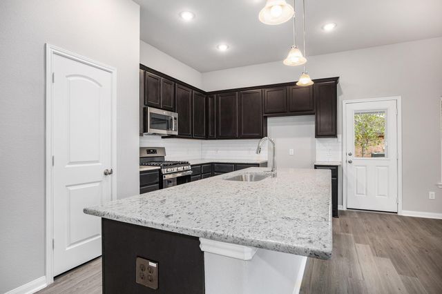 221 Inwood Drive, West Columbia, TX 77486