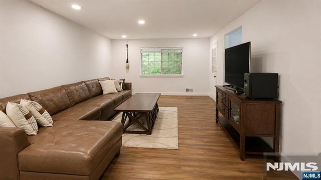3112 Stowe Lane, Mahwah, NJ 07430