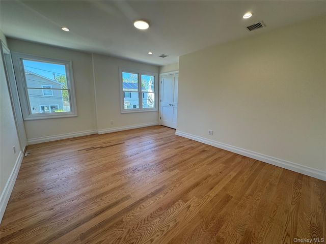9 First Street, Glenwood Landing, NY 11547
