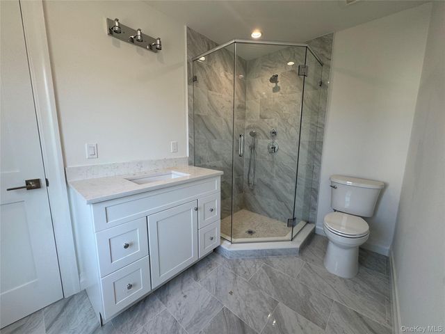 9 First Street, Glenwood Landing, NY 11547