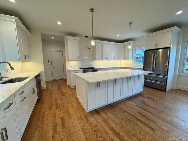 9 First Street, Glenwood Landing, NY 11547