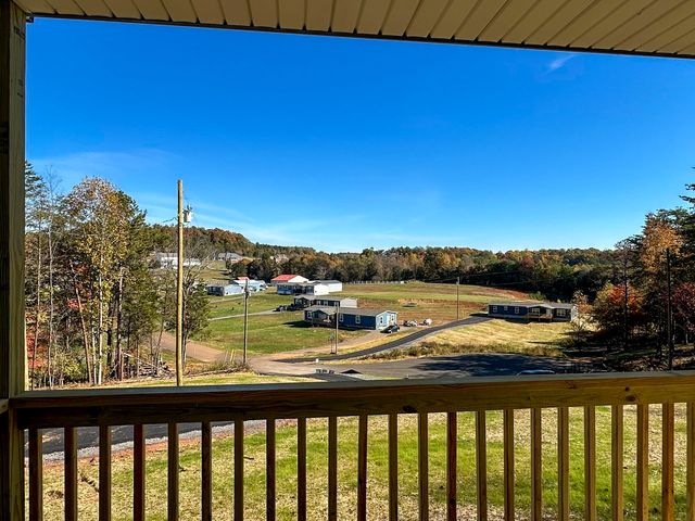 354 Bungalow Dr, Dandridge, TN 37725