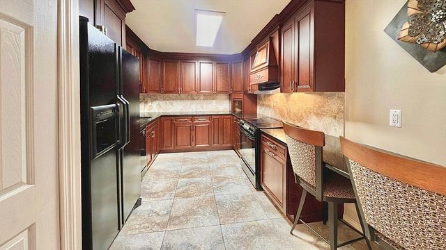 30 Revere Beach Pkwy 711, Medford, MA 02155