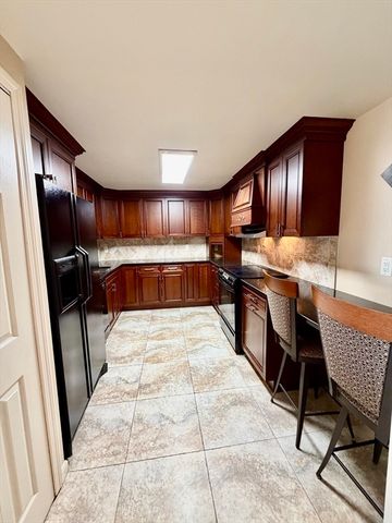 30 Revere Beach Pkwy 711, Medford, MA 02155