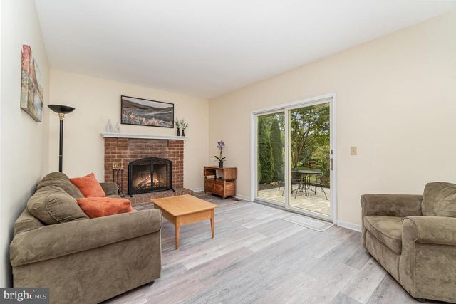2512 BLARNEY DR, Harrisburg, PA 17112