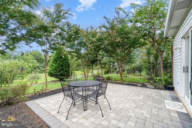 2512 BLARNEY DR, Harrisburg, PA 17112