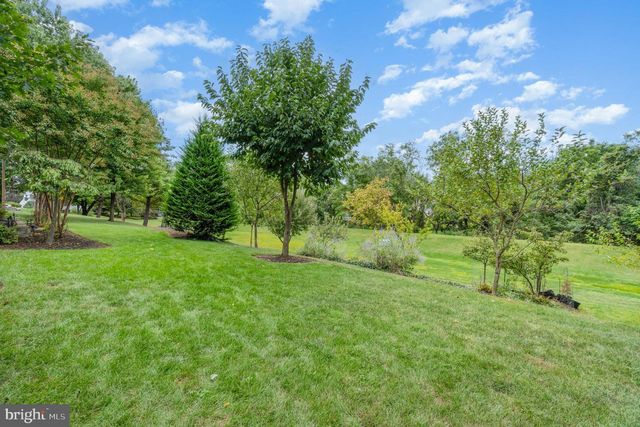 2512 BLARNEY DR, Harrisburg, PA 17112