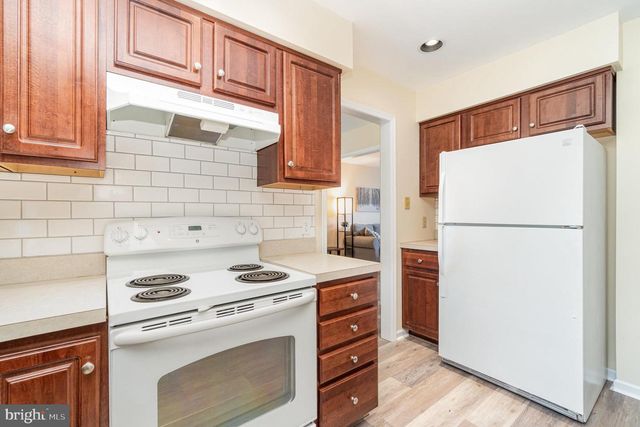 2512 BLARNEY DR, Harrisburg, PA 17112