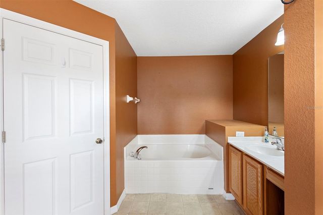 606 WHITE OAK WAY, Deland, FL 32720