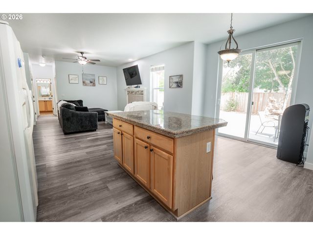 1191 HEATHMAN Dr, Eugene, OR 97402