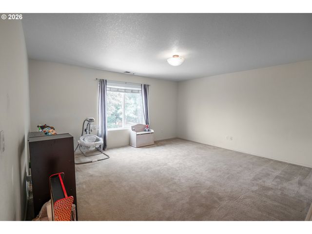 1191 HEATHMAN Dr, Eugene, OR 97402