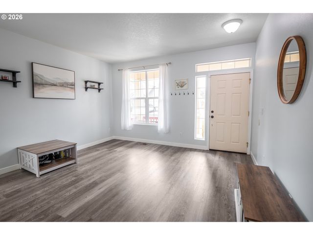 1191 HEATHMAN Dr, Eugene, OR 97402