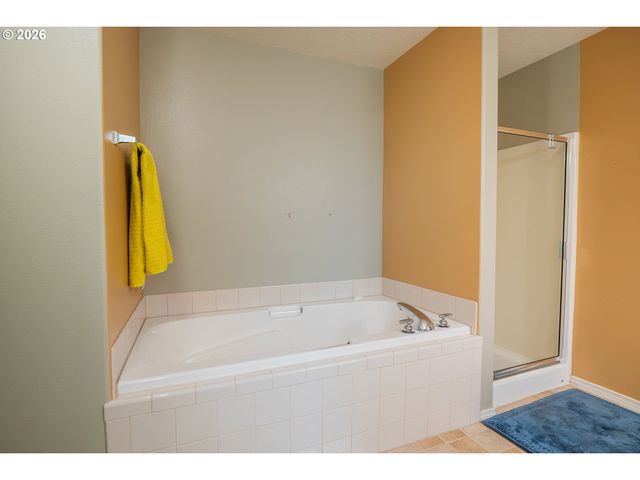 1191 HEATHMAN Dr, Eugene, OR 97402