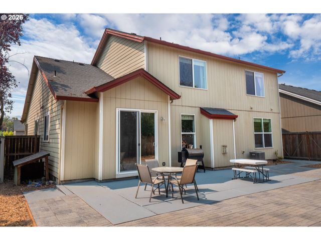 1191 HEATHMAN Dr, Eugene, OR 97402