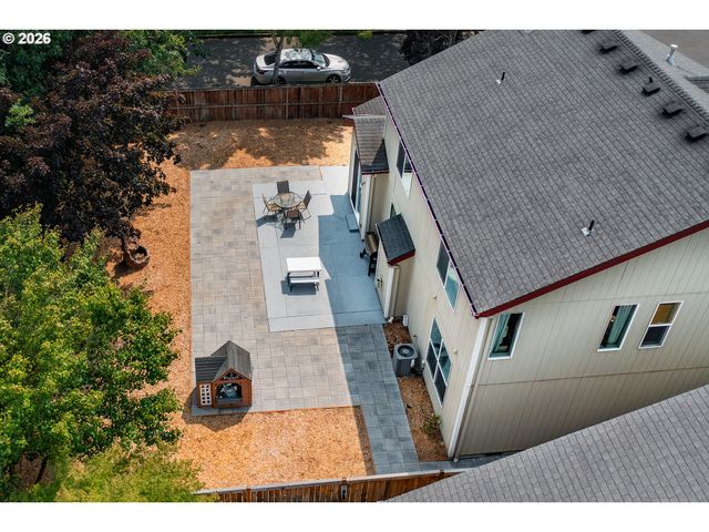 1191 HEATHMAN Dr, Eugene, OR 97402