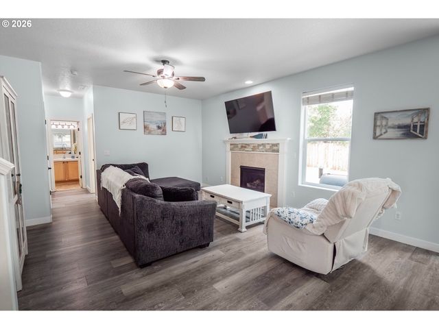 1191 HEATHMAN Dr, Eugene, OR 97402