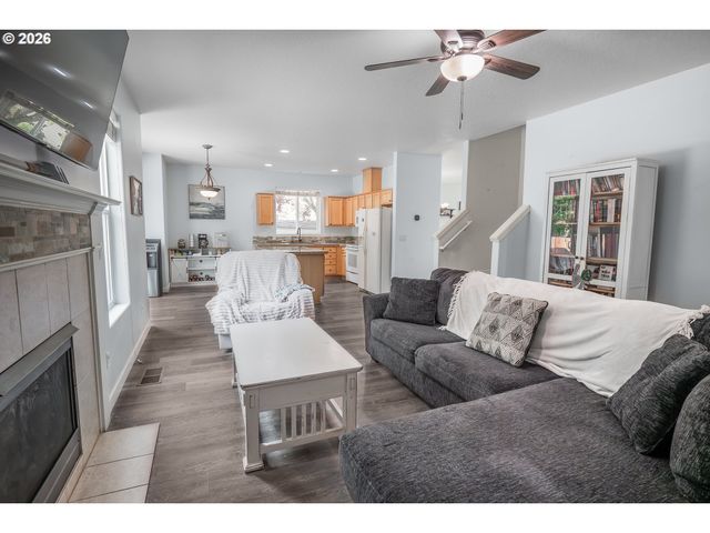 1191 HEATHMAN Dr, Eugene, OR 97402