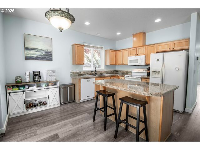 1191 HEATHMAN Dr, Eugene, OR 97402