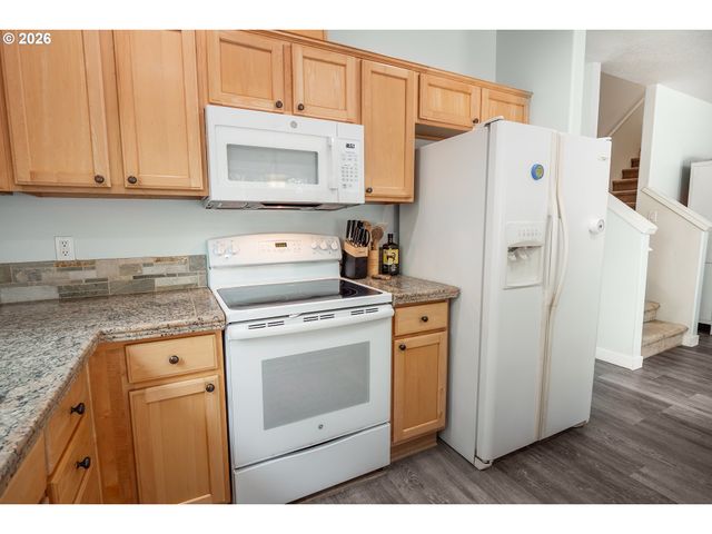 1191 HEATHMAN Dr, Eugene, OR 97402