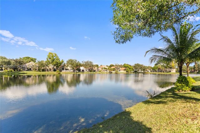 10527 NW 10th Ct A-115, Plantation, FL 33322