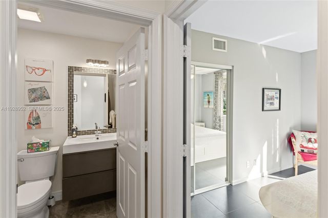 10527 NW 10th Ct A-115, Plantation, FL 33322