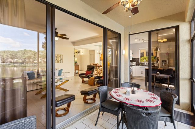 10527 NW 10th Ct A-115, Plantation, FL 33322