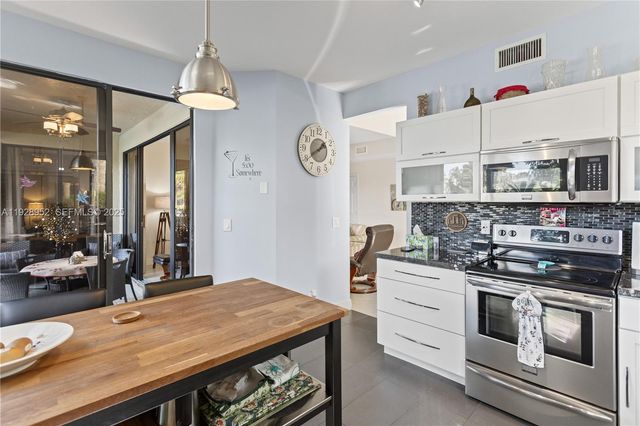 10527 NW 10th Ct A-115, Plantation, FL 33322