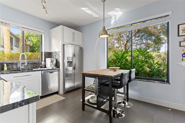 10527 NW 10th Ct A-115, Plantation, FL 33322