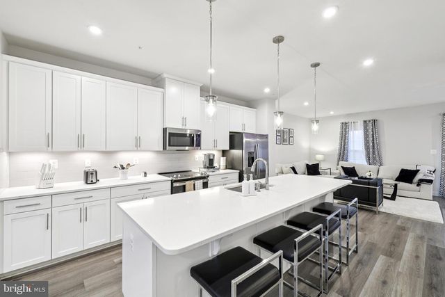 1716 ATLAS DR, Frederick, MD 21702