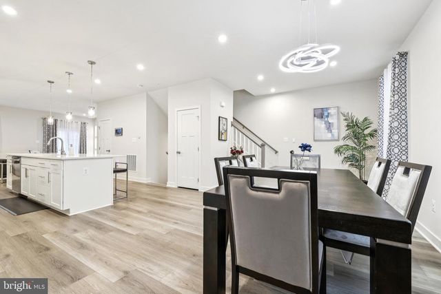 1716 ATLAS DR, Frederick, MD 21702