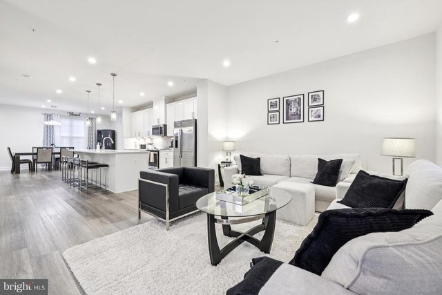 1716 ATLAS DR, Frederick, MD 21702