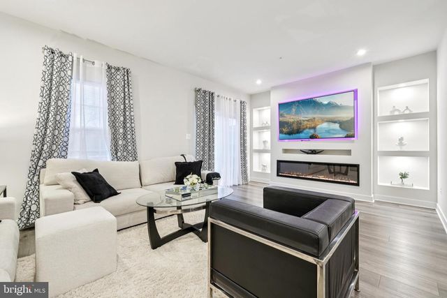 1716 ATLAS DR, Frederick, MD 21702