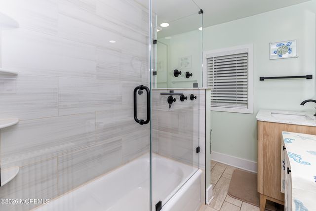 76 Morris Avenue, Belford, NJ 07718