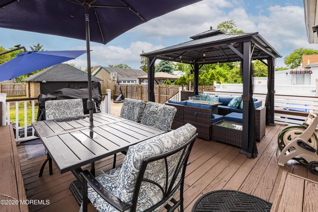 76 Morris Avenue, Belford, NJ 07718