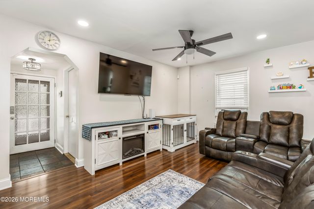 76 Morris Avenue, Belford, NJ 07718