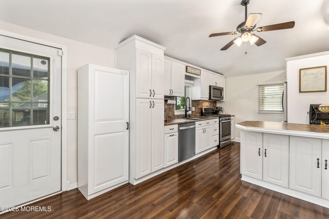 76 Morris Avenue, Belford, NJ 07718