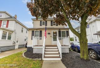 76 Morris Avenue, Belford, NJ 07718