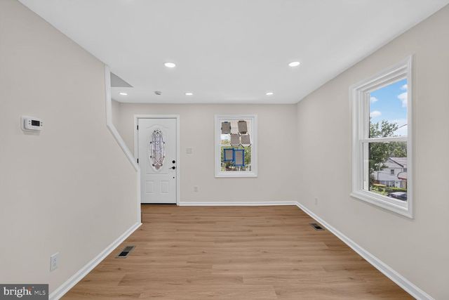 844 50TH PL NE, Washington, DC 20019