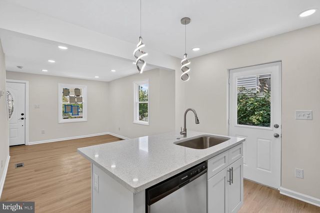 844 50TH PL NE, Washington, DC 20019