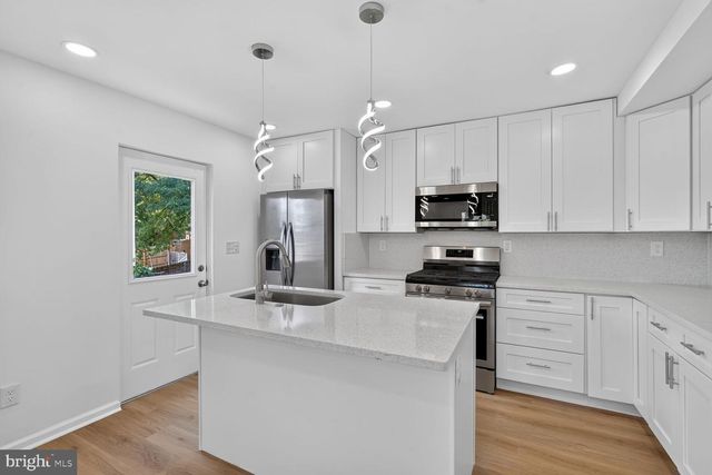 844 50TH PL NE, Washington, DC 20019