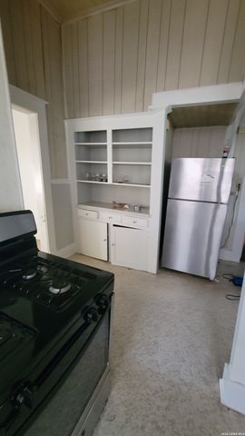 825 N PINE ST, San Antonio, TX 78202