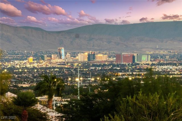 1928 Hot Oak Ridge Street, Las Vegas, NV 89134