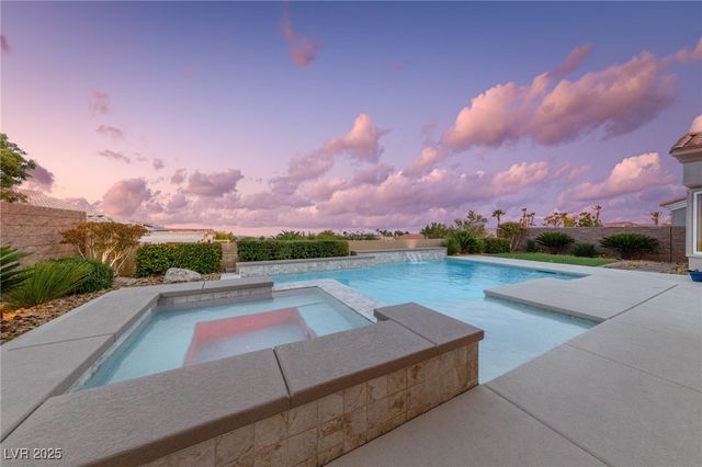 1928 Hot Oak Ridge Street, Las Vegas, NV 89134