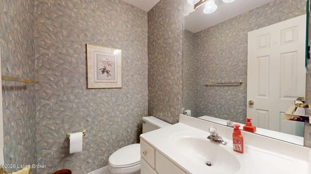 3827 Greenhurst Dr, Louisville, KY 40299