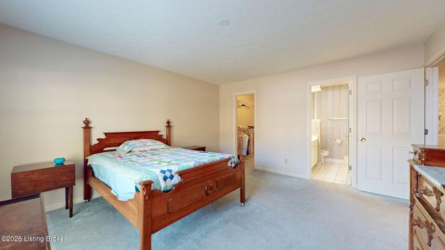 3827 Greenhurst Dr, Louisville, KY 40299