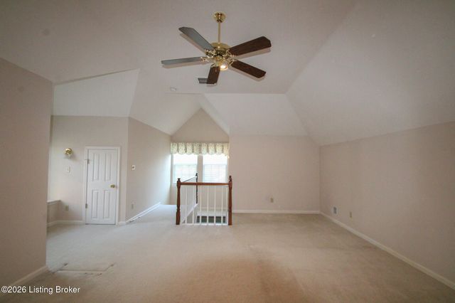 3827 Greenhurst Dr, Louisville, KY 40299