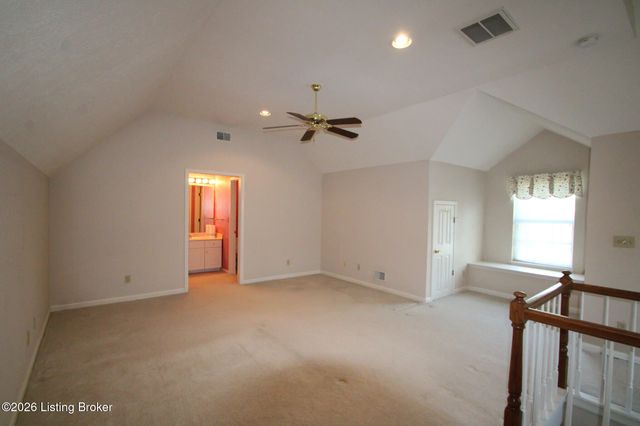 3827 Greenhurst Dr, Louisville, KY 40299